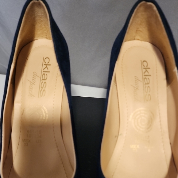 Classic Navy Blue Suede Heels with Pointed Toe - Picture 2 of 8